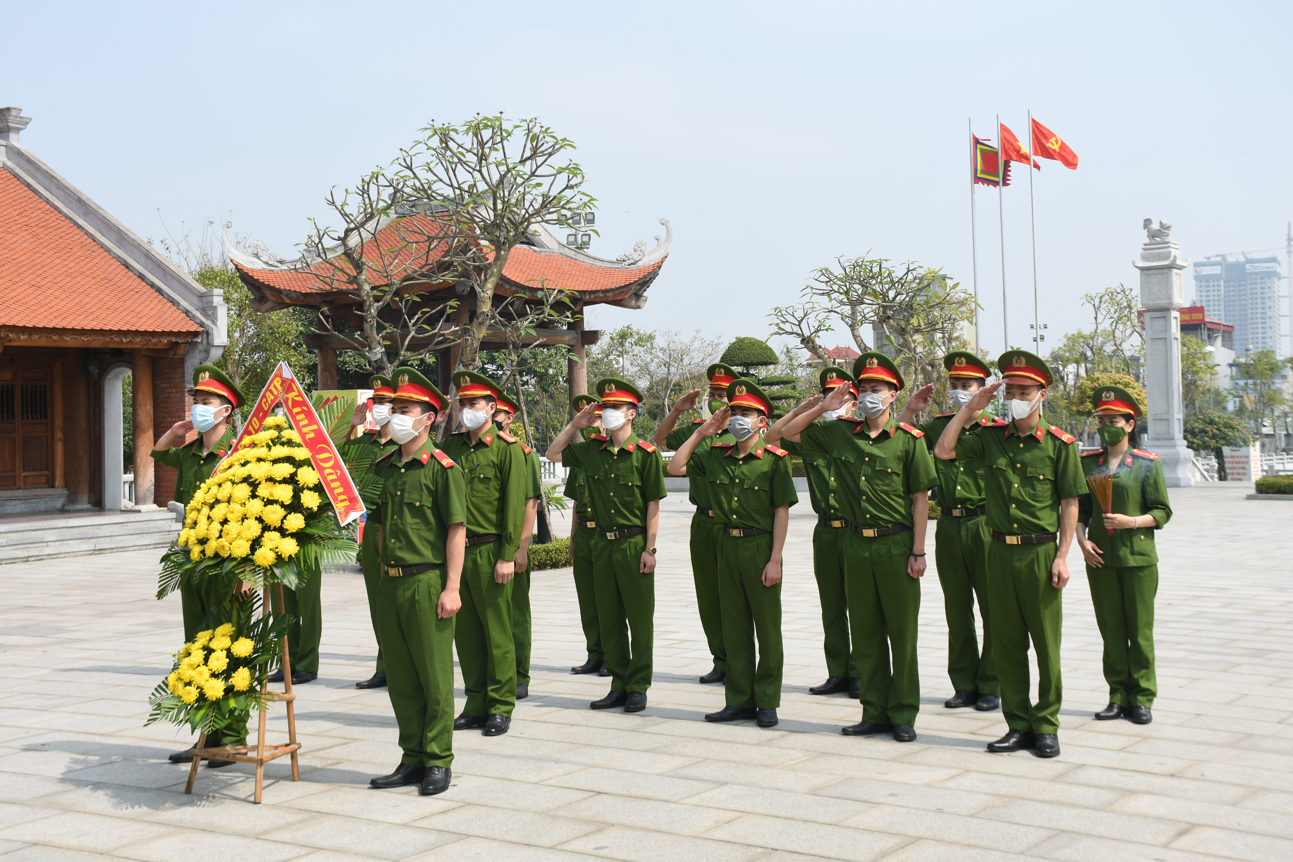 Đoàn thanh niên Phòng Cảnh sát Thi hành án Hình sự & Hỗ trợ tư pháp: Dâng hương tưởng niệm đồng chí Nguyễn Đức Cảnh